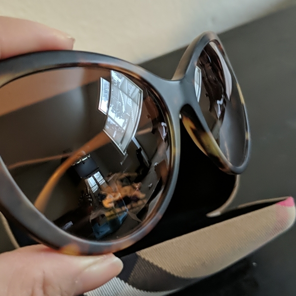 Burberry Sunglasses - Picture 5 of 6